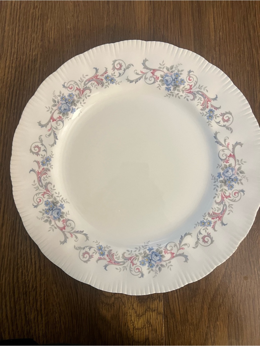 Paragon Romance Dinner plates (5 total)
